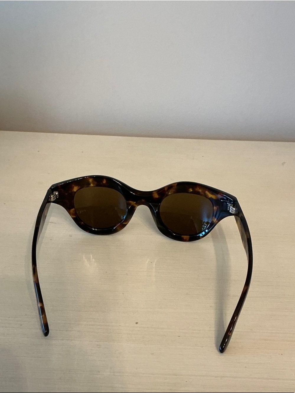 Authentic, Vera Wang Tortoiseshell Round Sunglasses with Brown Lenses - Picture 5 of 12